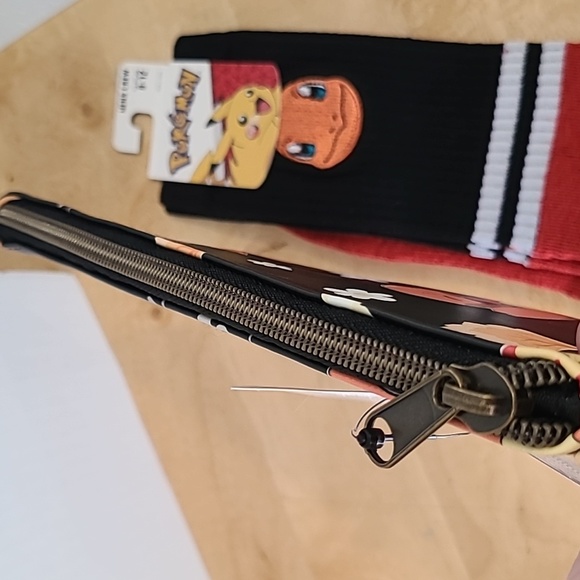 Pokemon Charmander Bundle: Makeup Bag and Crew Socks - Picture 13 of 16